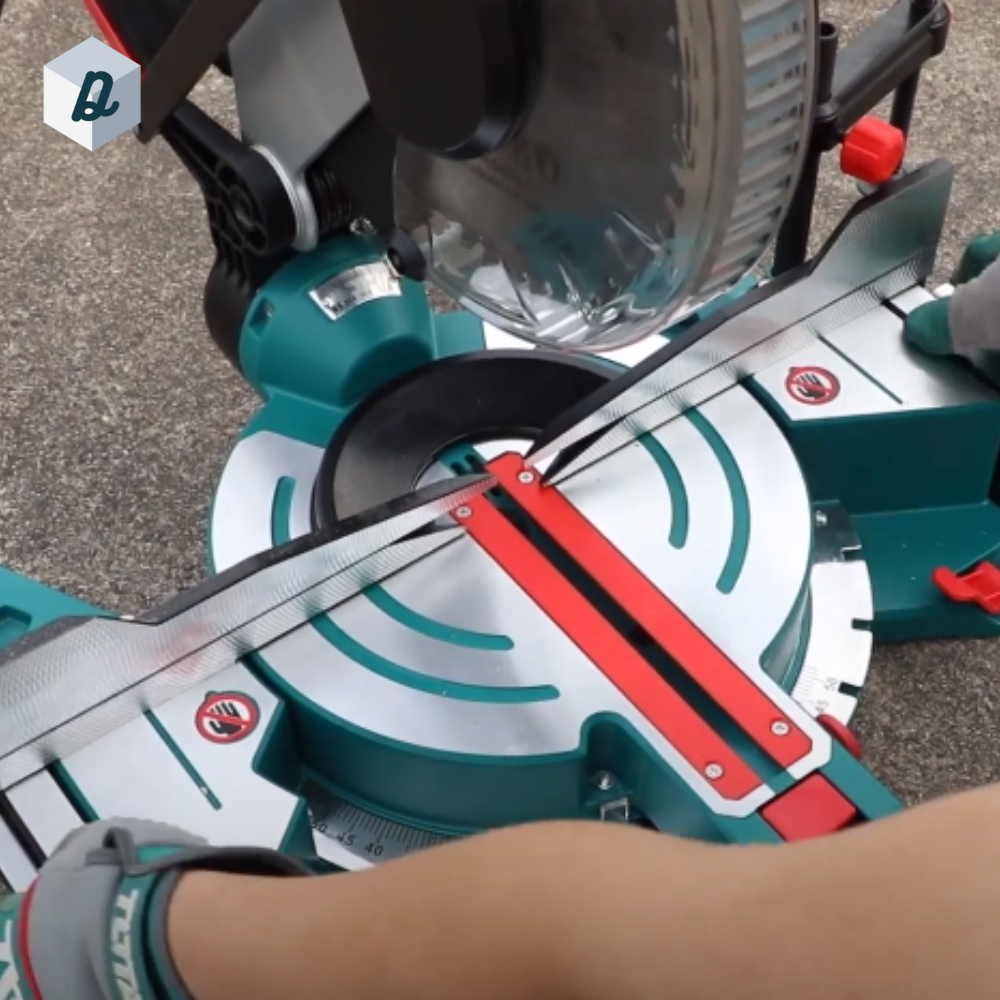 Scie à onglets Professional 1400W Lame De 210mm TOTAL | TS42142107